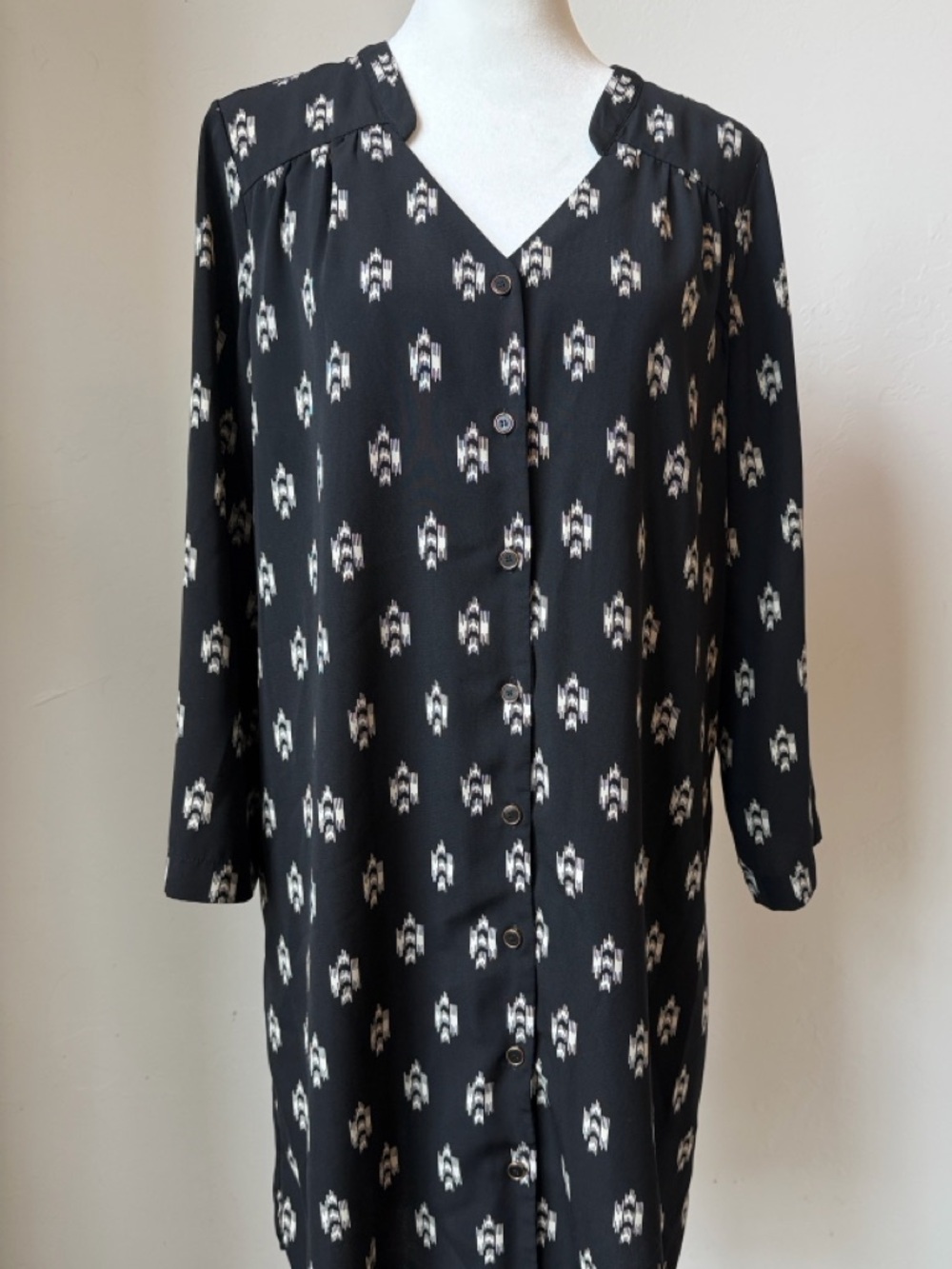 41 Hawthorn Black Printed Long-Sleeve Button-Front Dress